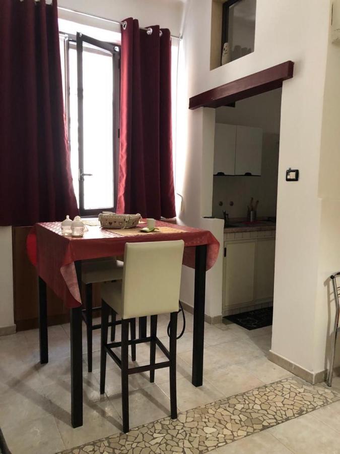 Il Vicoletto Lägenhet Brindisi Exteriör bild
